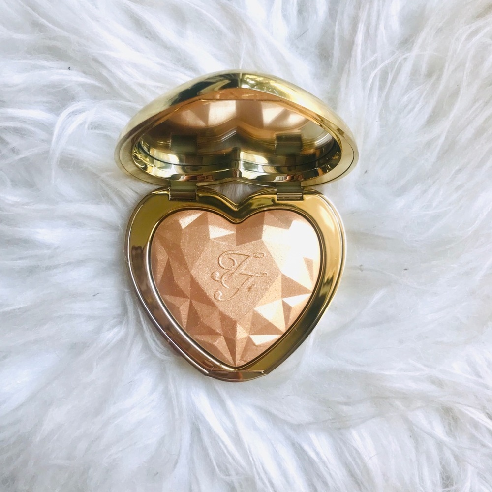 NEW Too Faced Love Light Prismatic Highlighter